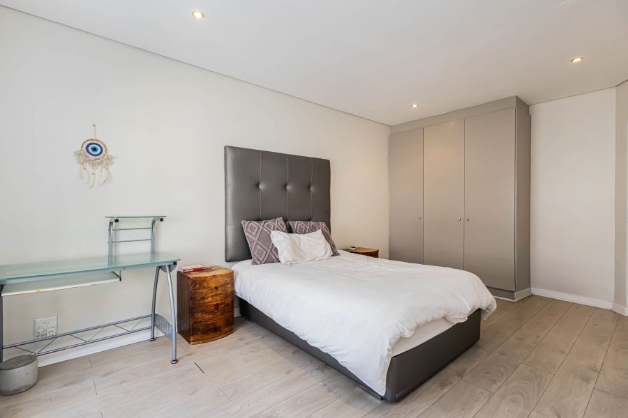 3 Bedroom Property for Sale in Sea Point Western Cape